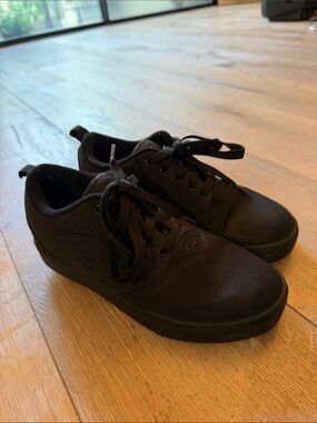 Heelys Kids Black Low-Top Lace-Up Sneakers